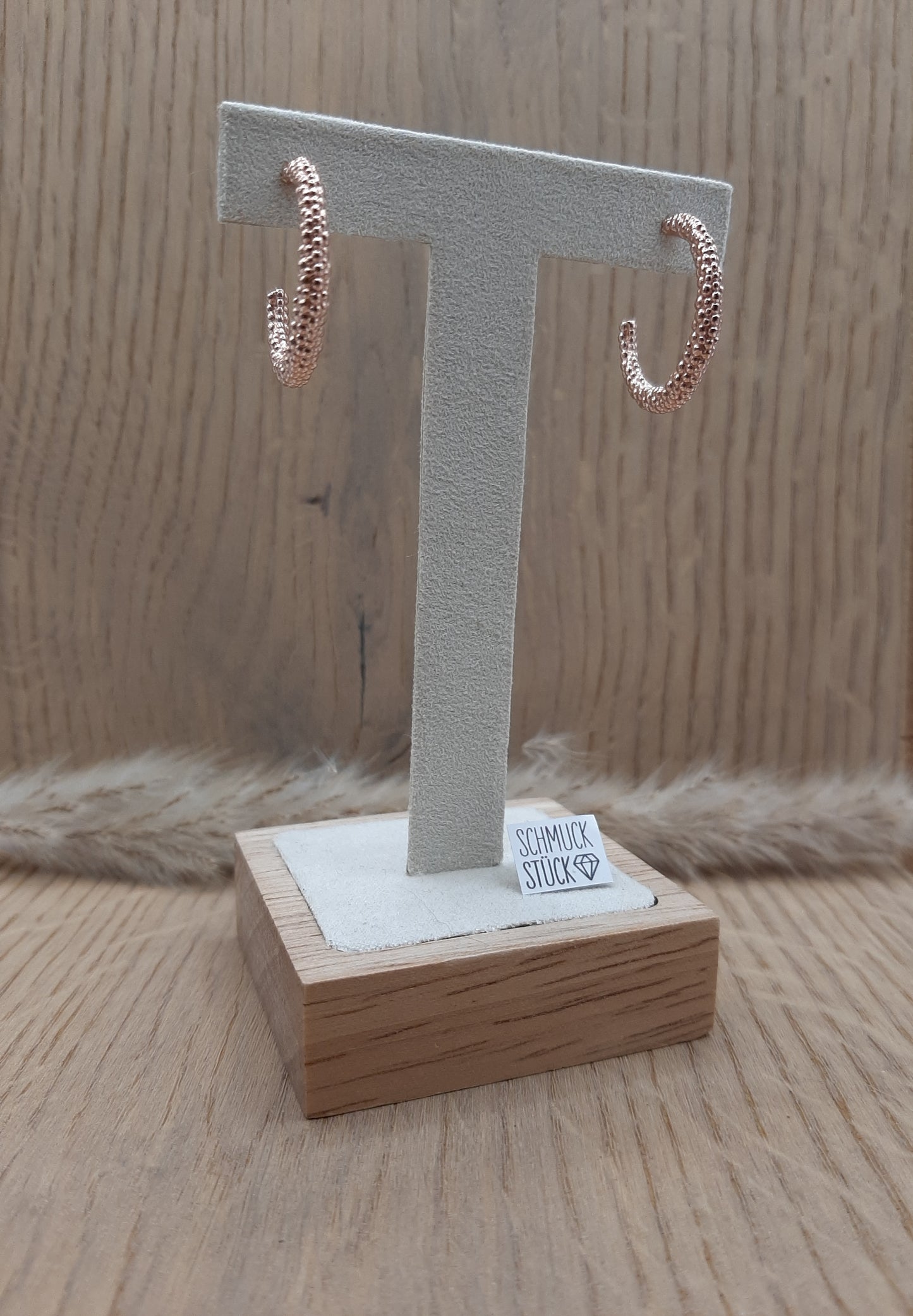 Ohrstecker verziert